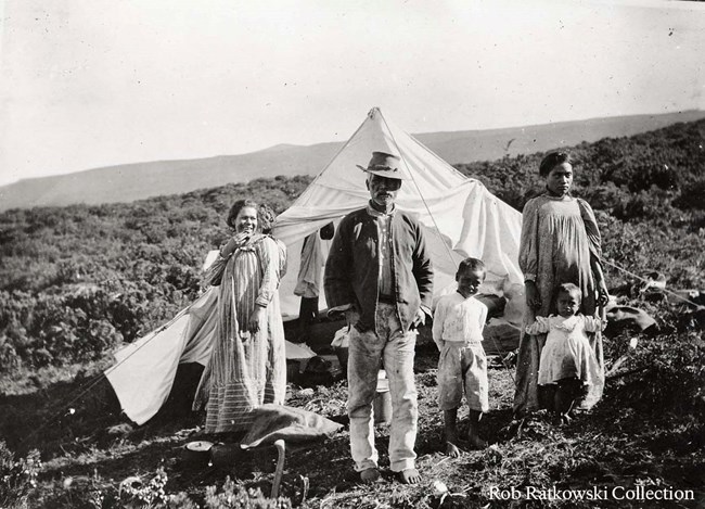 Kanaka maoli (Native Hawaiian) Family