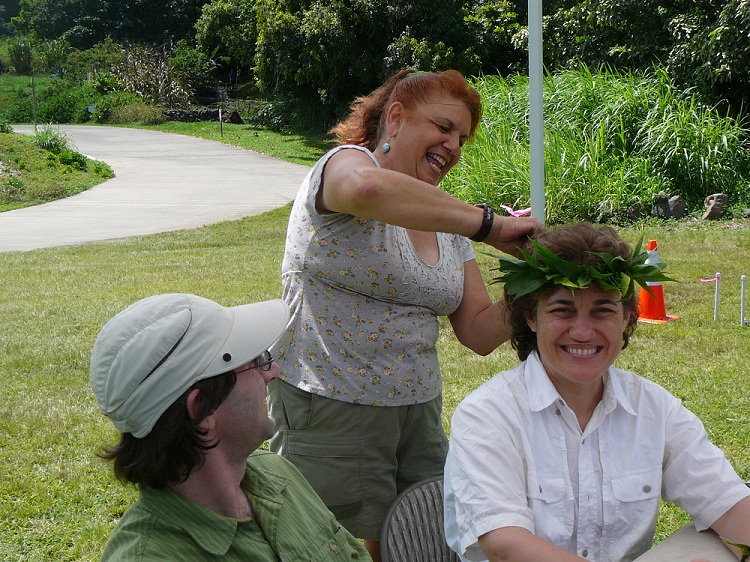 Pi`ilani Lua helps Jamie Maddaloni with her haku lei as Laurent Stadler looks on.