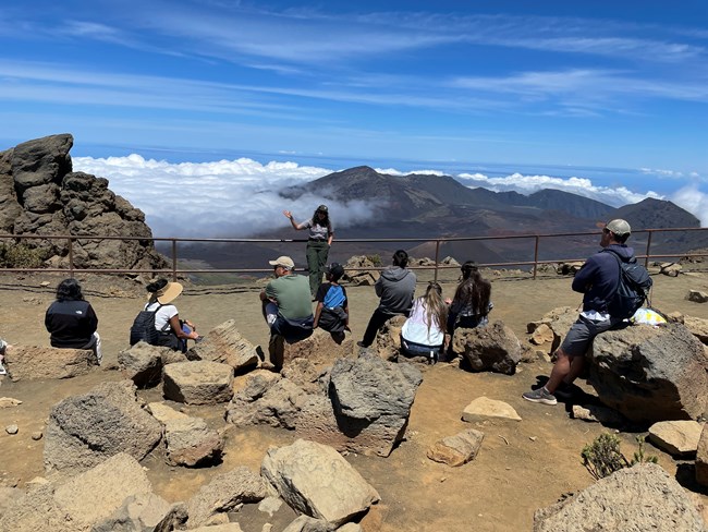 Park Ranger giving a Geology Talk in the Crater overlook area.