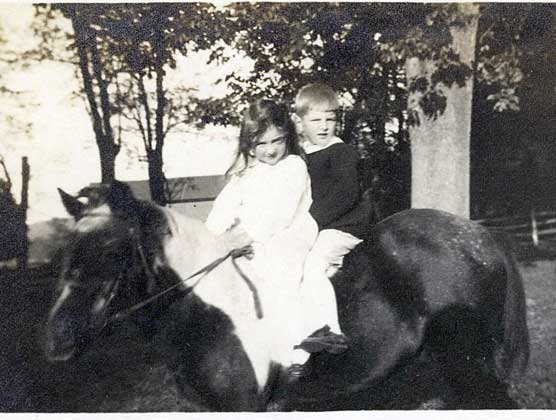 Ridgely youngsters enjoy a pony ride.