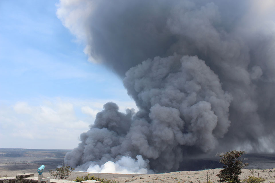 Large plume of ash following earthquake May 25, 2018