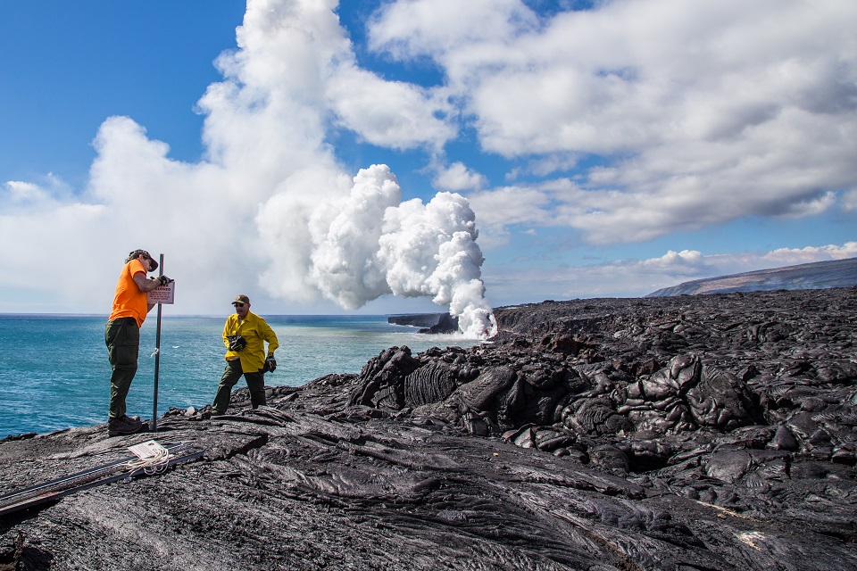 Rangers set up new lava viewing area at Kamokuna