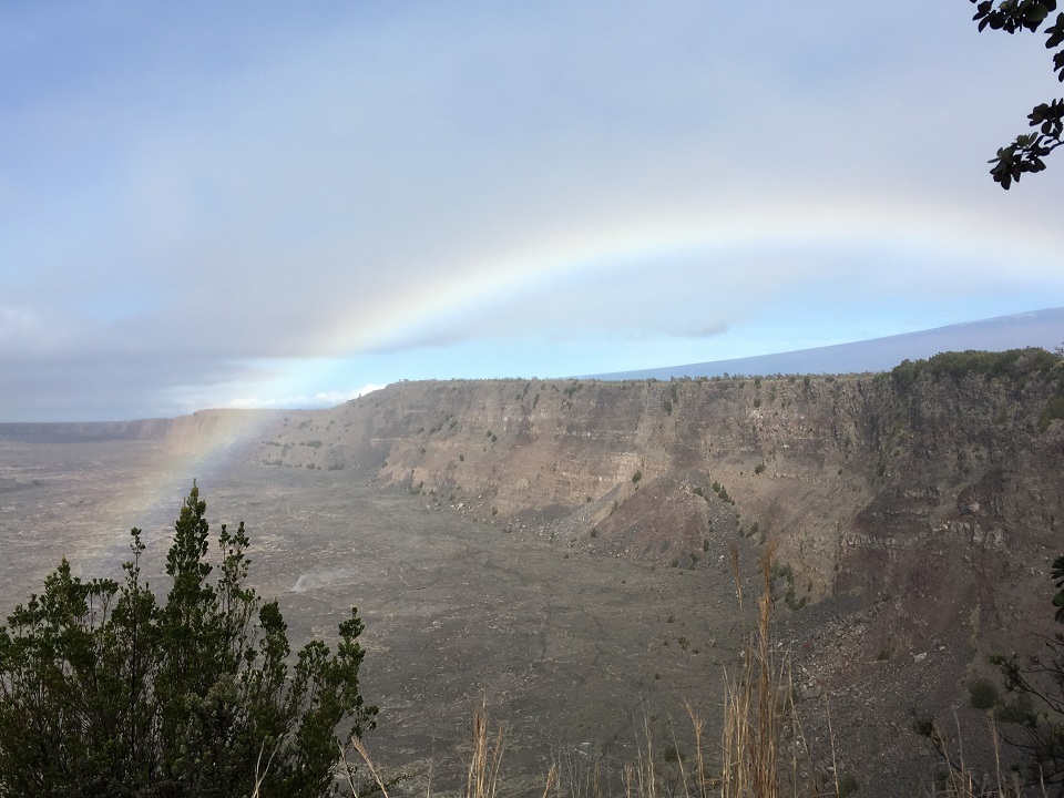 Rainbow in Kīlauea caldera