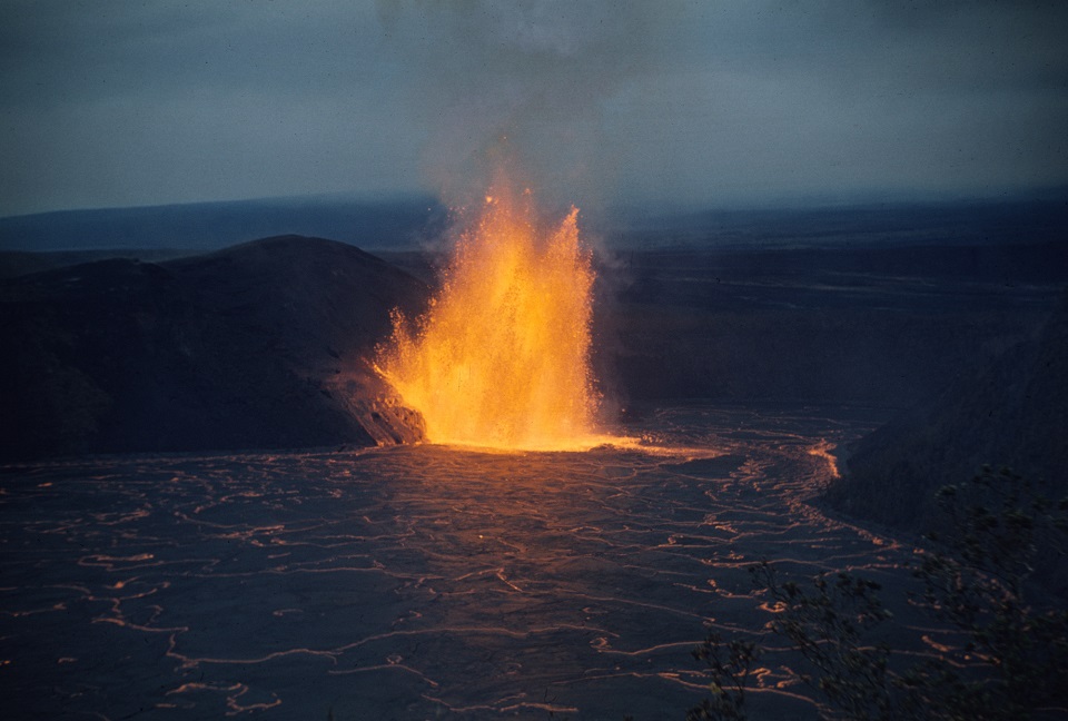 Lava fountain shimmers off lava lake