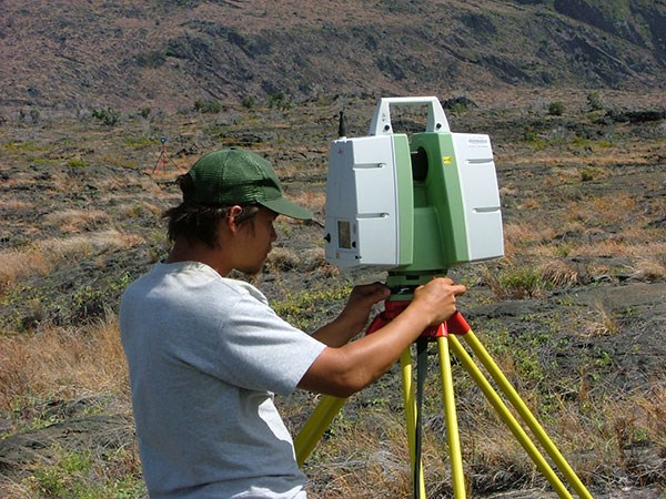 Park archeologist Dustin Robins operates a LiDAR machine near Puʻuloa Petroglyphs