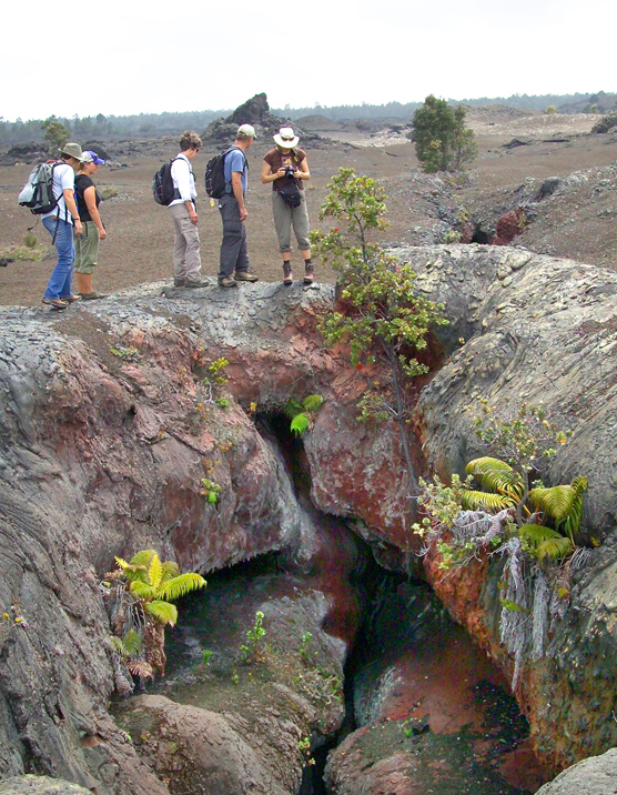 Hikers at 1969 fissure of Mauna Ulu eruption - 556