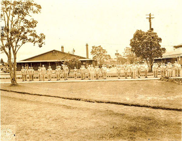 Soldiers outside Building 34 in Kīlauea Military Camp during the 1940s