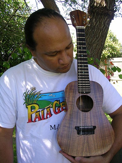 ‘Ukulele maker and player, Oral Abihai