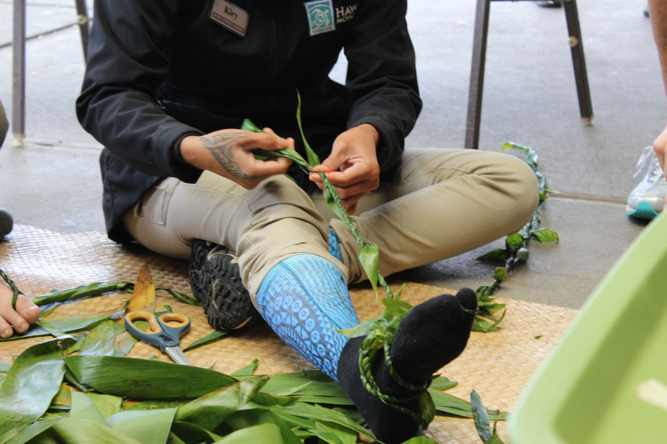 Tī leaf lei making Tī leaf lei making