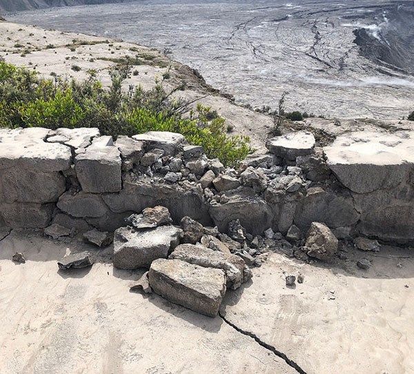 Jaggar Overlook cracked with Halema‘uma‘u background