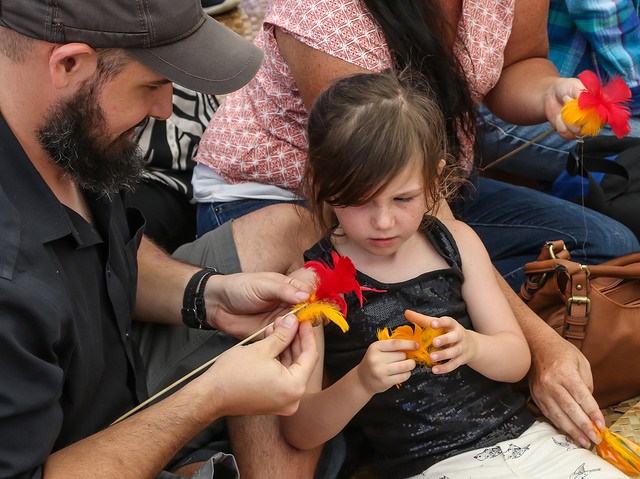 Learning to make kāhili