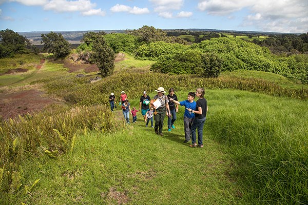 Ranger Jessica leads hike up Pu‘u o Lokuana