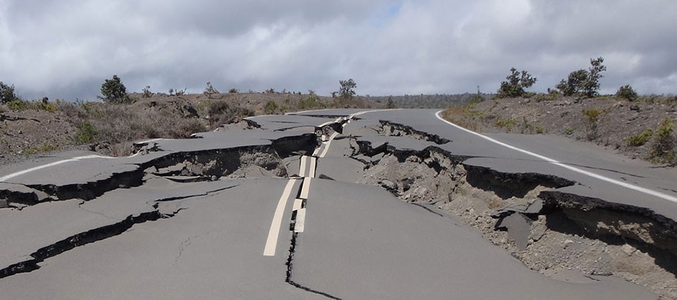 Impassable EQ Damaged Crater Rim Drive past Keanakakoi Impassable EQ Damaged Crater Rim Drive past Keanakakoi