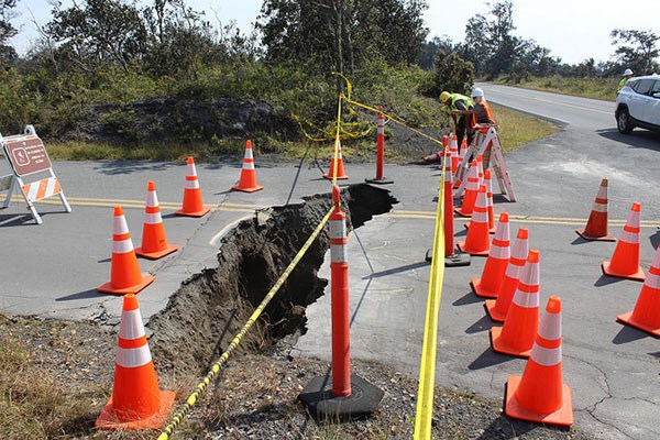 Large sink hole at Kilauea Overlook/Crater Rim Drive