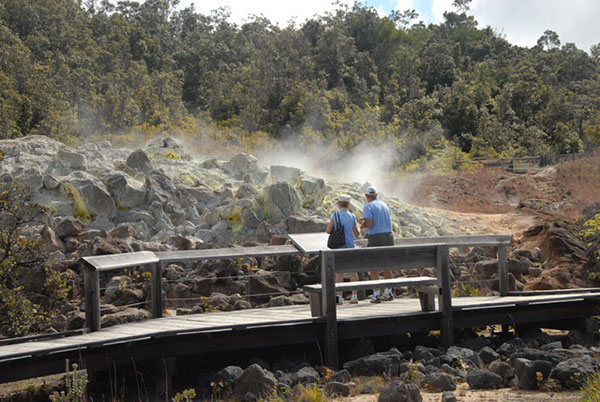 Day Hike - Ha'akulamanu (Sulphur Banks) - Hawaiʻi Volcanoes ...
