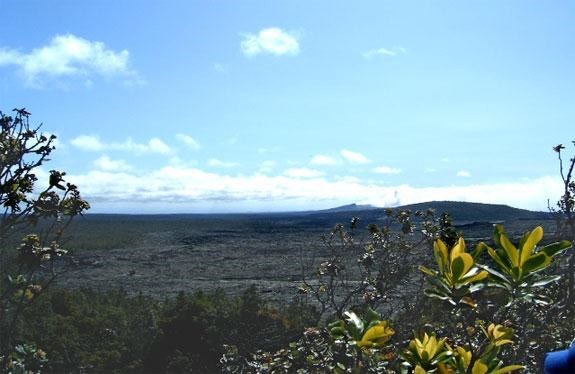 The shield vent visible just to the right of Pu‘u O‘o is the prehistoric Kane Nui O Hamo