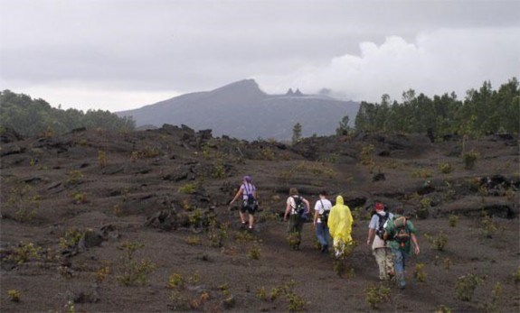 Crossing the crater towards Pu‘u O‘o