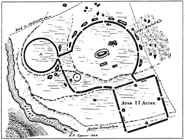 black outline of earthwork map containing a large circle, small circle and square
