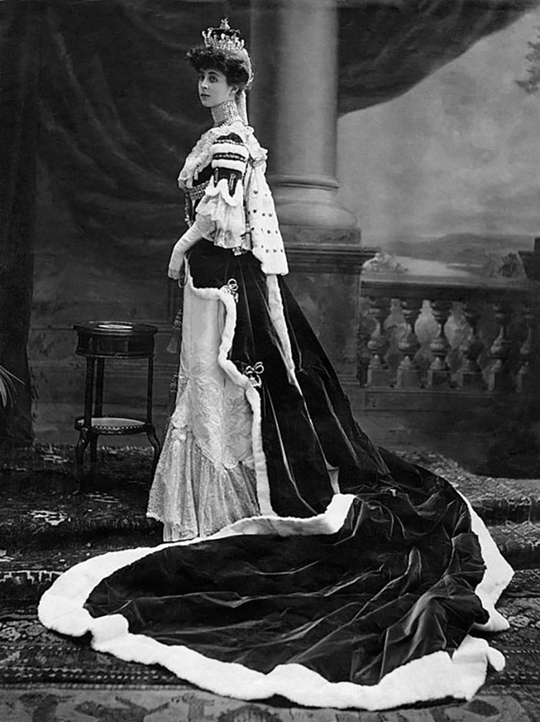 Consuelo Vanderbilt dressed in regal attire.