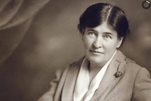 54264593_10156961648170242_6897747709650796544_n Black and white portrait of Willa Cather