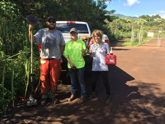 Volunteers standing near the NPS truck after finishing maintenance work