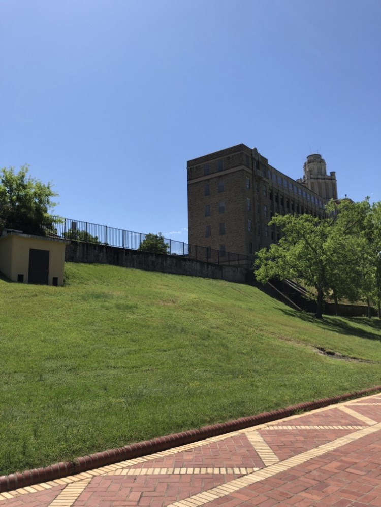 A view of the Army Navy hospital in 2020 from the Grand Promenade.