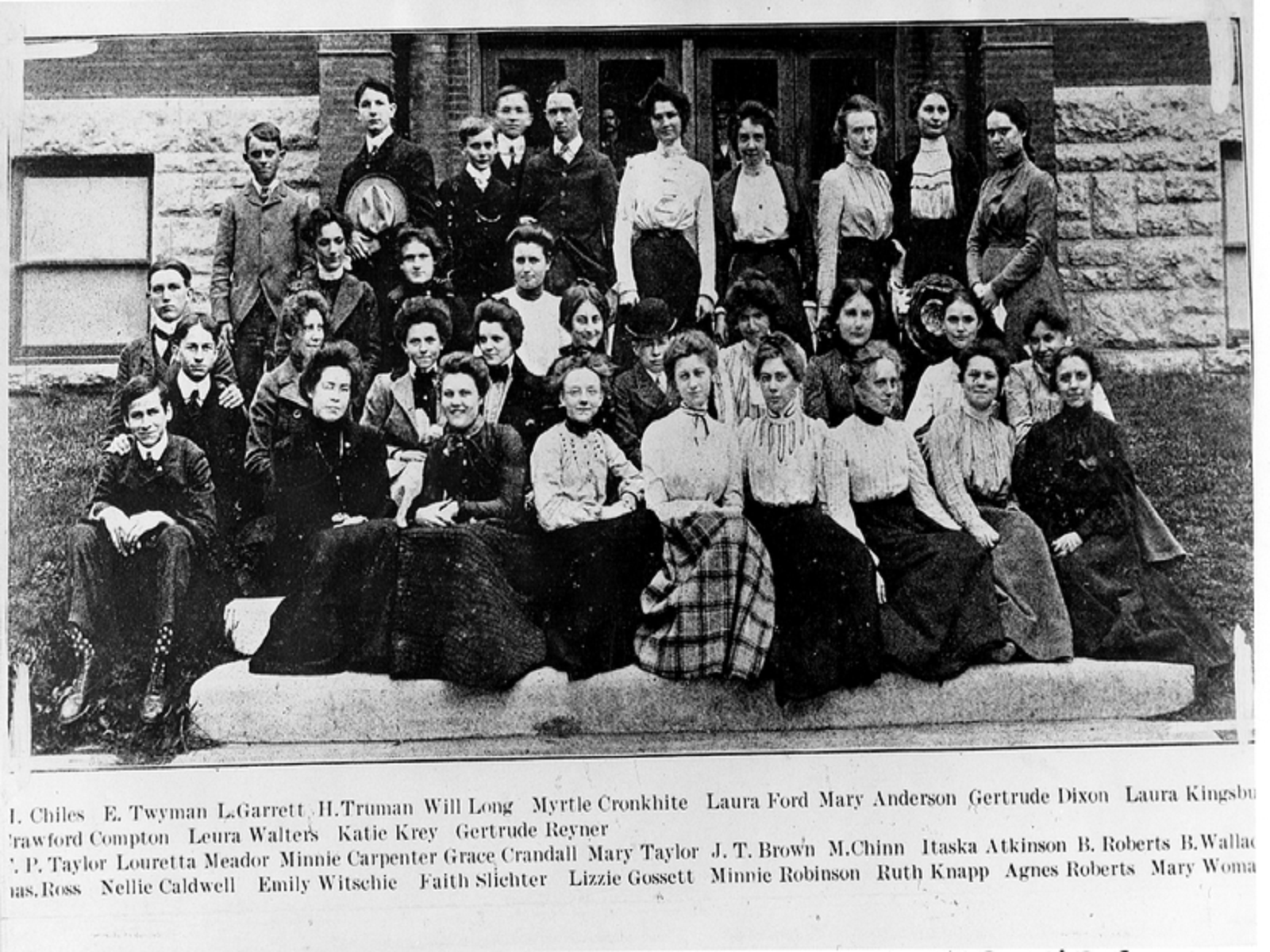 Senior class picture, over 25 men and women