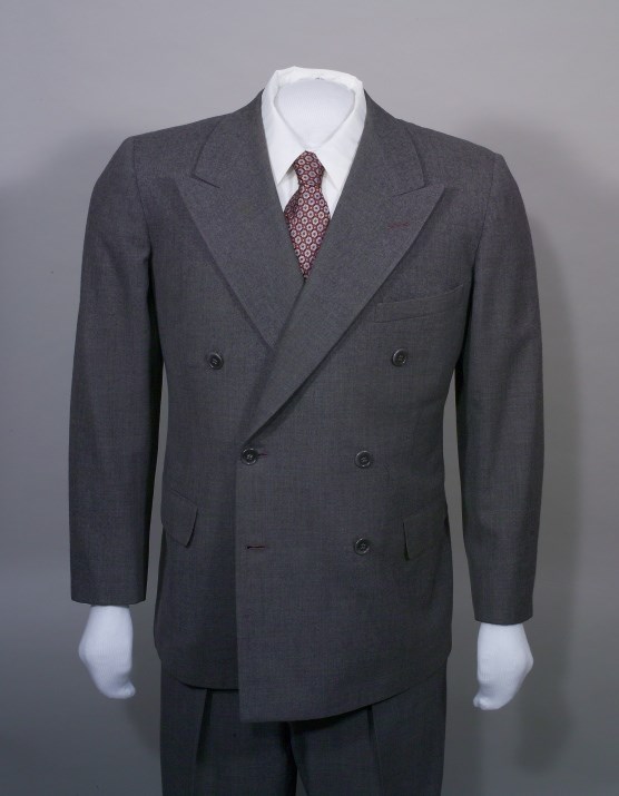 Gray suit, HSTR 3698