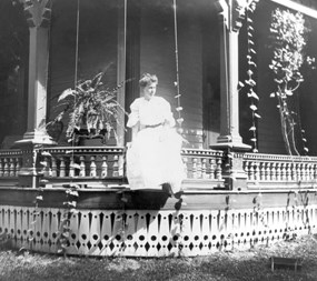 Bess Wallace sits on porch of her Independence home, circa 1905. Bess Wallace sits on porch of her Independence home, circa 1905.