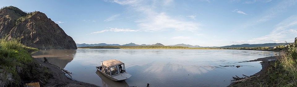 A panoramic image of the Yukon River and an NPS research boat.