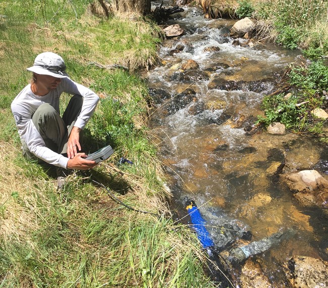Great Basin scientist uses device to measure stream water quality