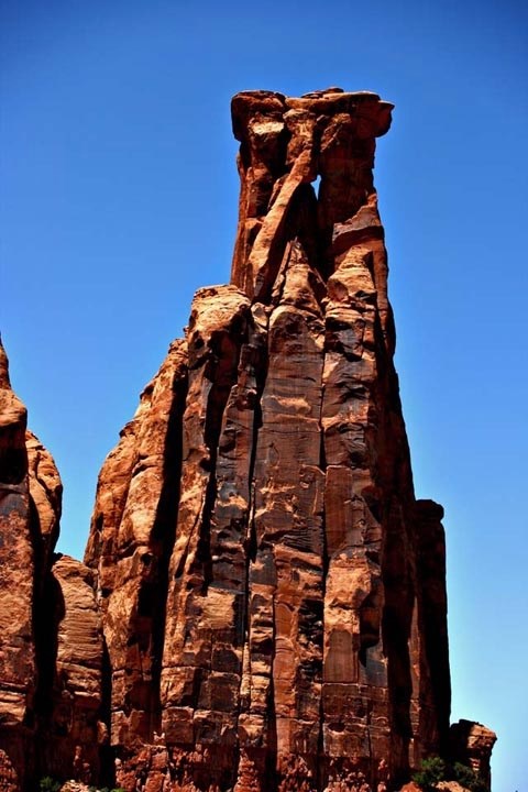 Carved from Wingate sandstone, the Kissing Couple showcases the Monument’s arid climate and geologic past. Wingate sandstone tower called the Kissing Couple in Colorado National Monument