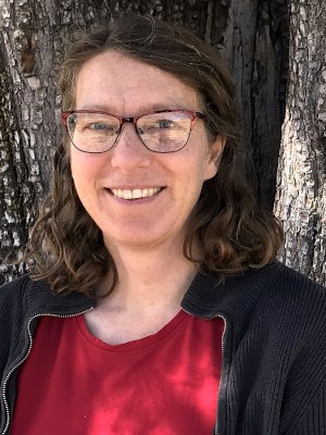 MaryAnneSchrade_300x400_180ppi Smiling woman in glasses.