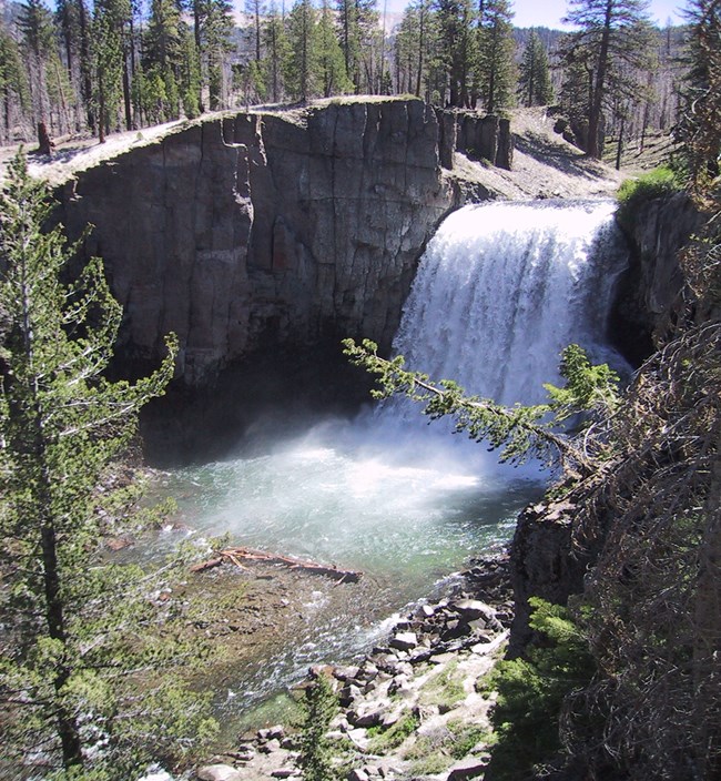 Rainbow Falls, Devils Postpile National Monument Rainbow Falls, Devils Postpile Naitonal Monument