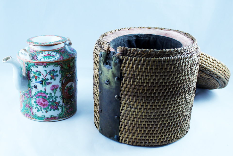 A late 19th century Chinese tea caddy.