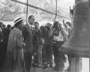 Her Majesty Queen Elizabeth II and Prince Philip visit the Liberty Bell