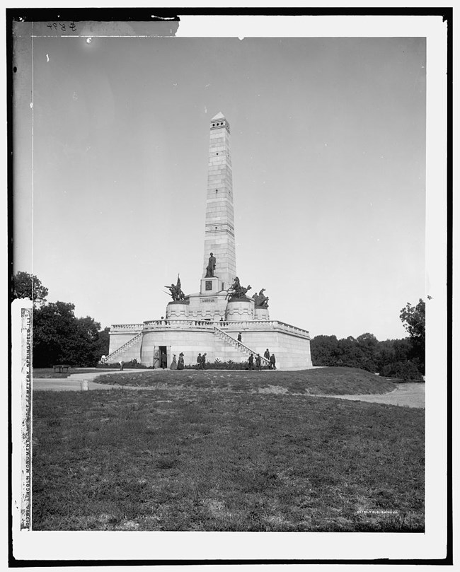 Historic image of Oak Hill Cemetery's Lincoln Monument