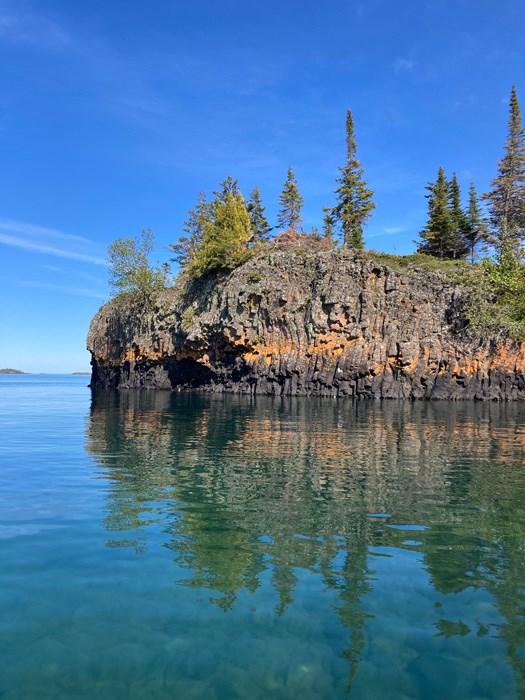 a view of the rocky Isle Royale shoreline