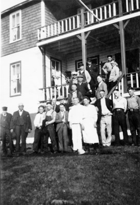 the crew of the SS America gathered on front porch of building