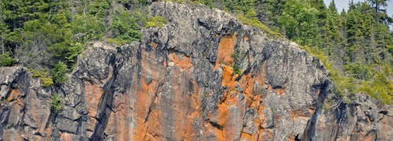 Colorful cliff in front of Chippewa Harbor