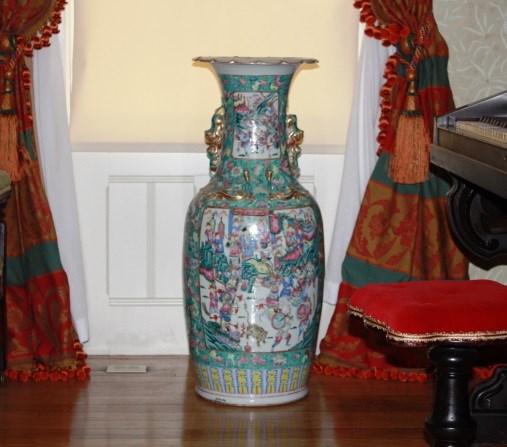 garfieldvase a largevase that stands tall from the floor