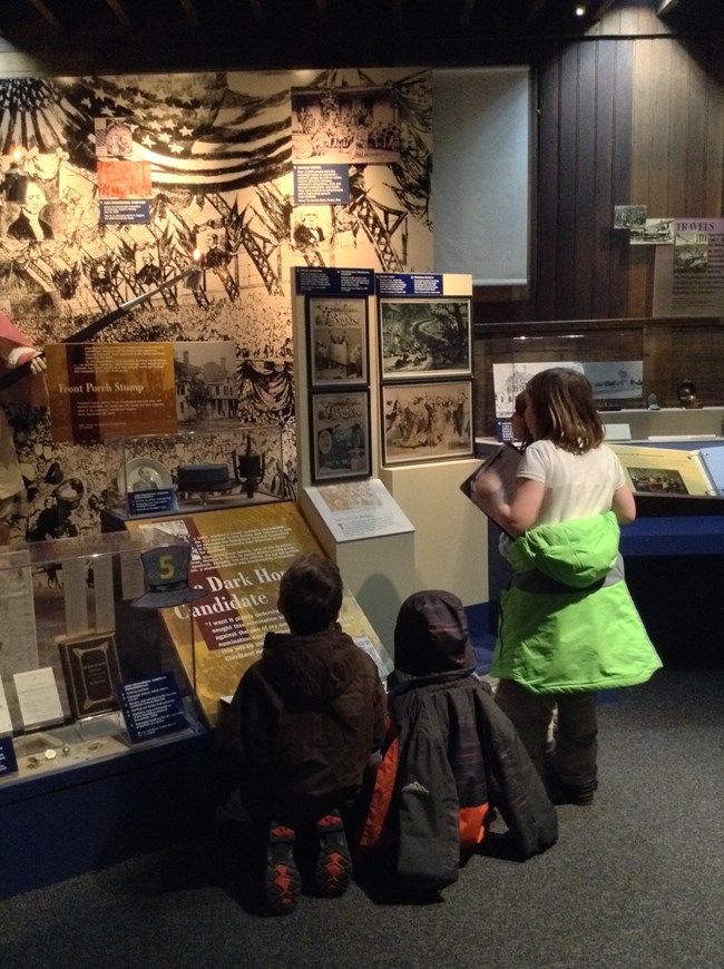 4th Graders in Exhibit Areas