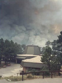 The Jasper Fire approaches Jewel Cave's visitor center