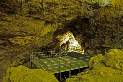 View of the visitor platform in the Target Room in Jewel Cave.  The Discovery Talk takes place here.