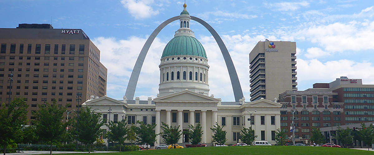 Old Courthouse and Gateway Arch