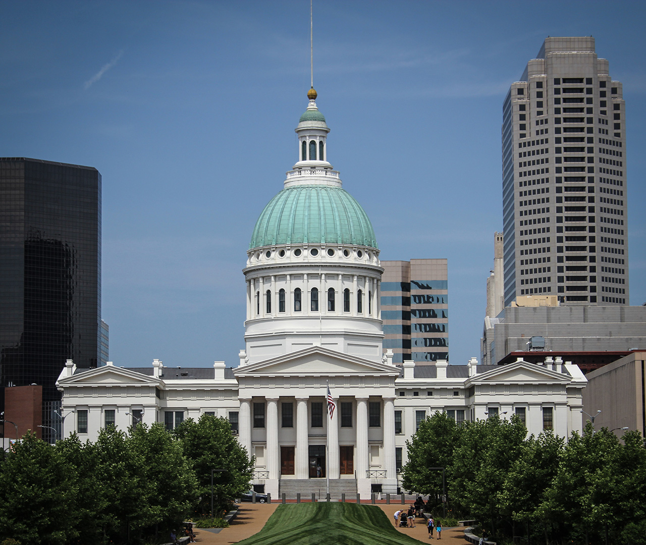 Old Courthouse in downtown St. Louis Exterior image of the Old Courthouse