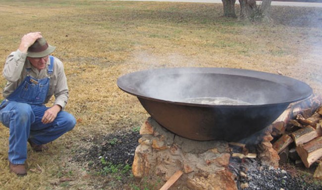 Park Ranger Randy Dillard tends to the boiling cane juice. Park Ranger Randy Dillard tends to the boiling cane juice.