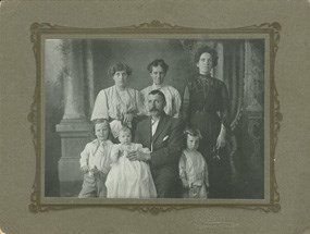 Image of the Cant family in a portrait. Image of the Cant family in a portrait.