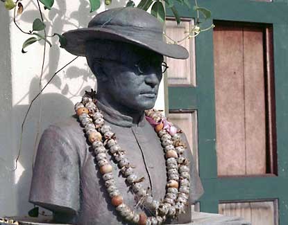 Statue of Father Damien.
