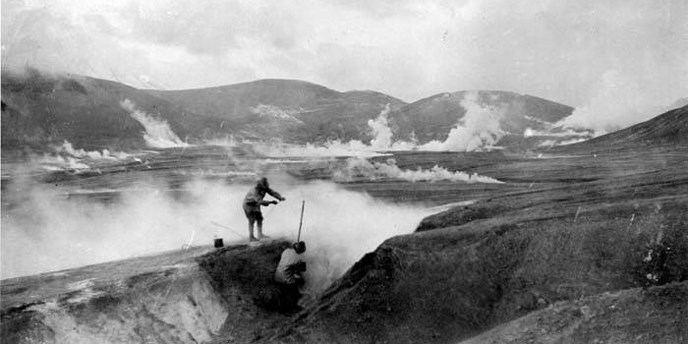Explorers remove their cooking pot from a fumarole in 1917